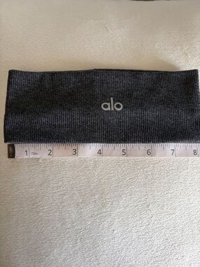 ALO Yoga Charcoal Ribbed Headband with Center Logo